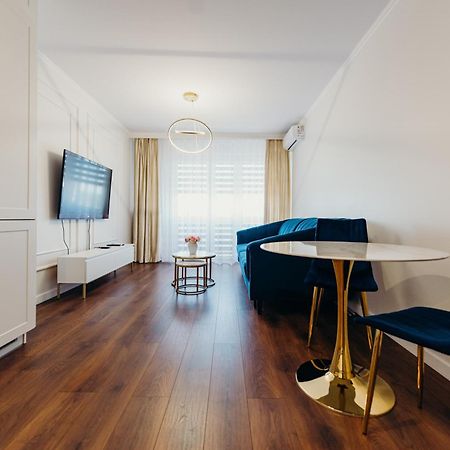3 Bedrooms Premium Bella Blue For 8 Guests With Ac And Free Out Side Parking Rzeszow Exterior photo
